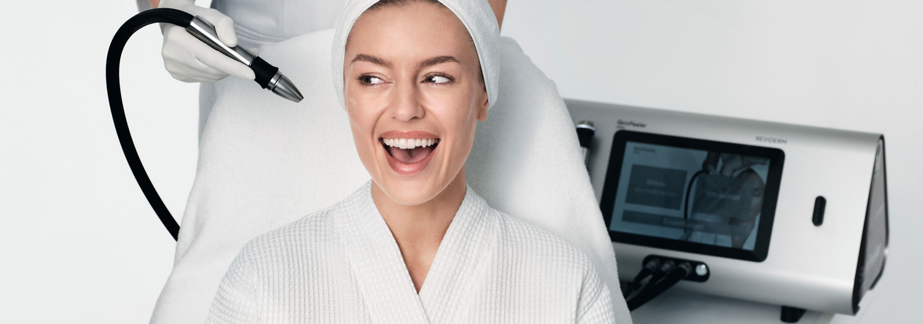 Mikrodermabrasion Behandlung mit REVIDERM Skin Peeler